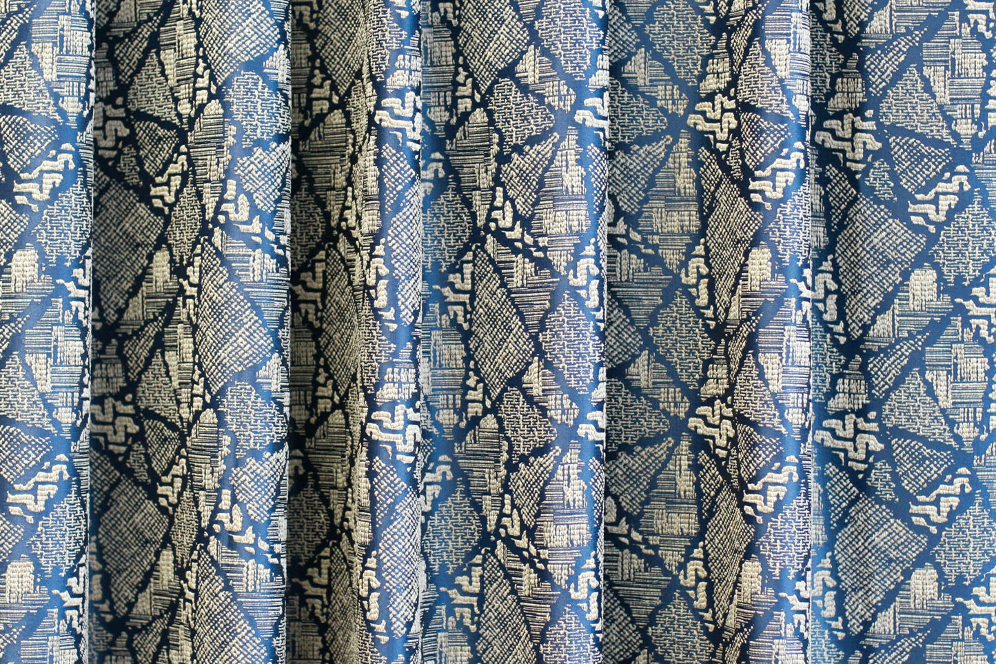 Bernard absztrakt mintájú modern dekor sötétítő függöny