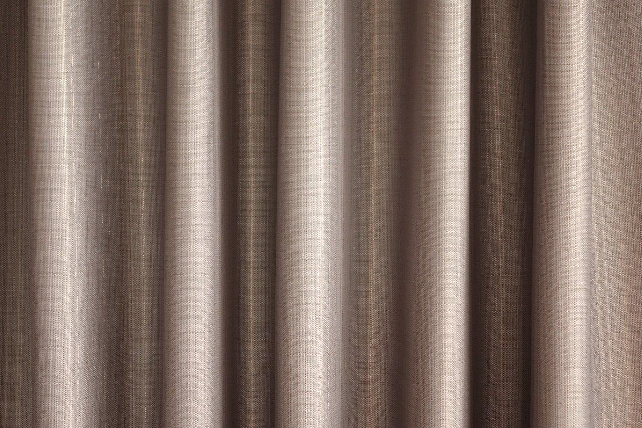 Brill anyagában mintás egyszínű dekor sötétítő függöny