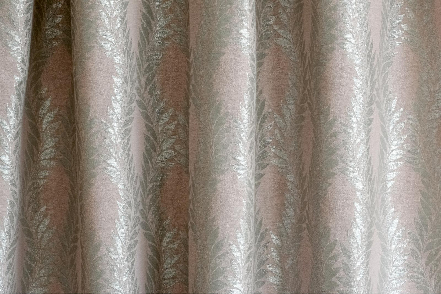 Magnolia fényes levlésmintás dekor sötétítő függöny