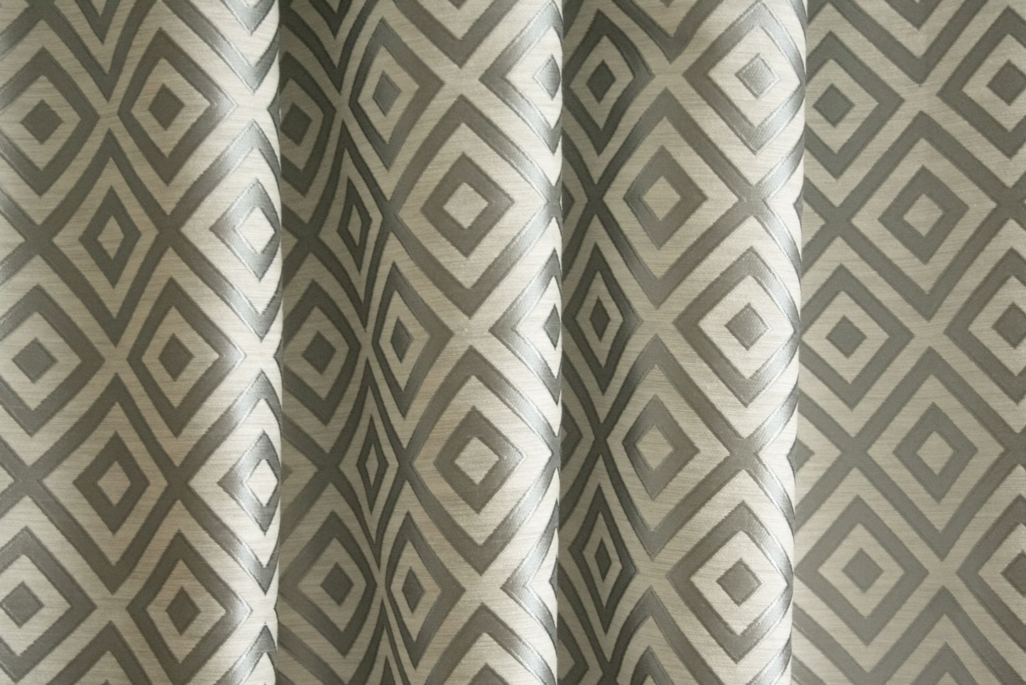 Margaret fényes geometriai mintás dekor sötétítő függöny