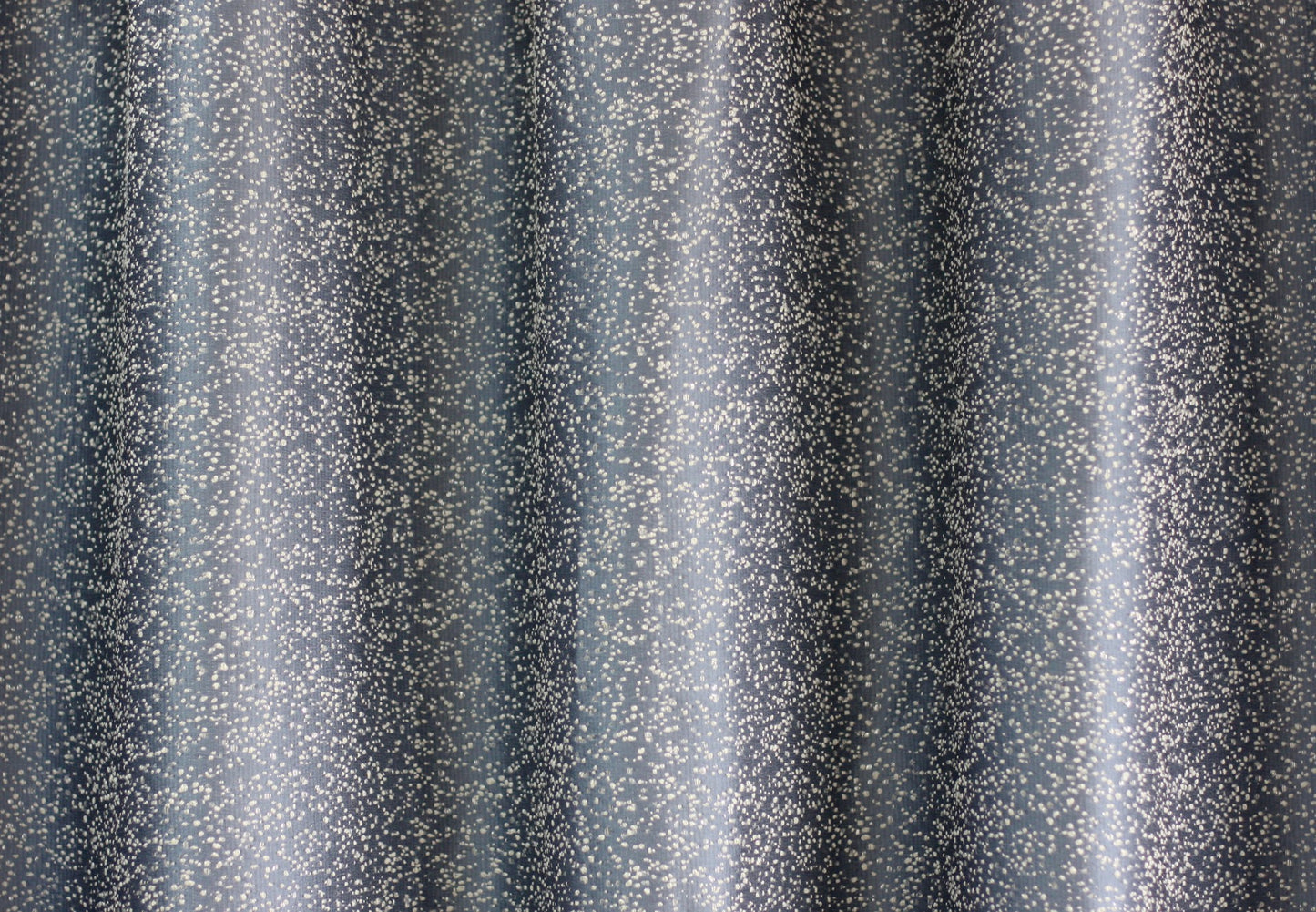 Patricia apró pöttyös dekor sötétítő függöny