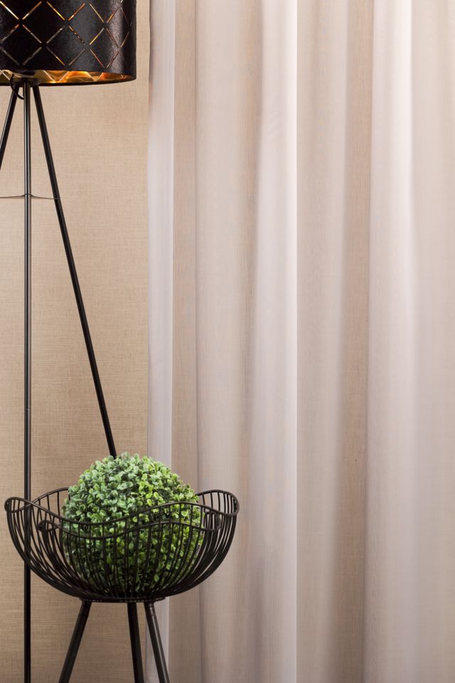 Imola egyszínű batisz fényáteresztő függöny