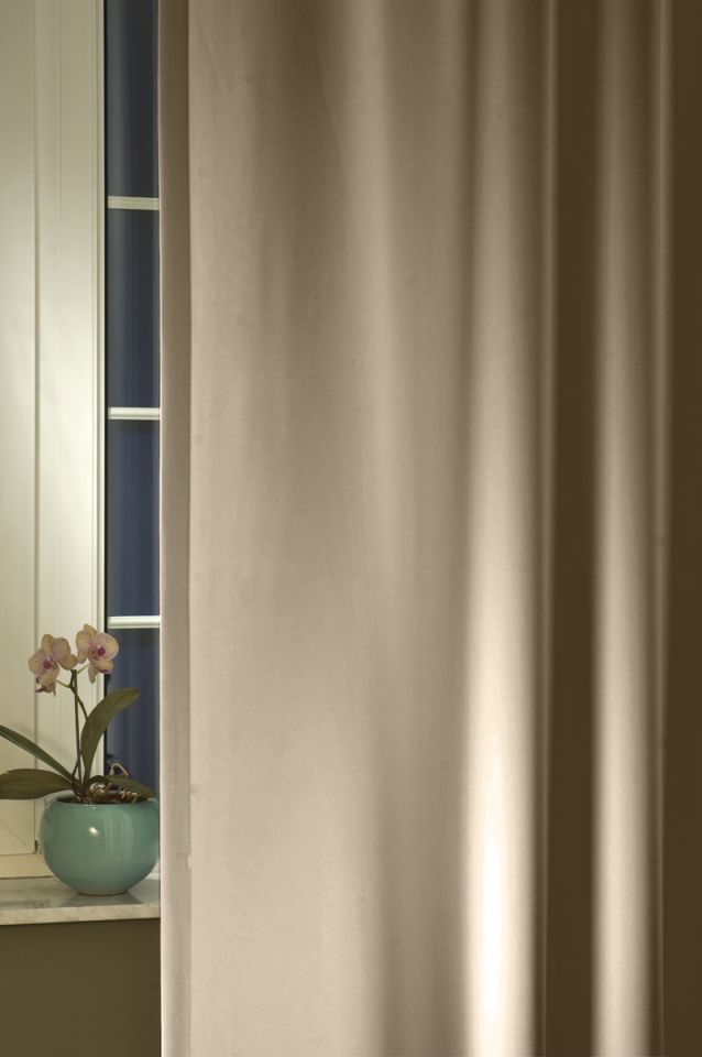 Egyszínű szatén dekor sötétítő függöny